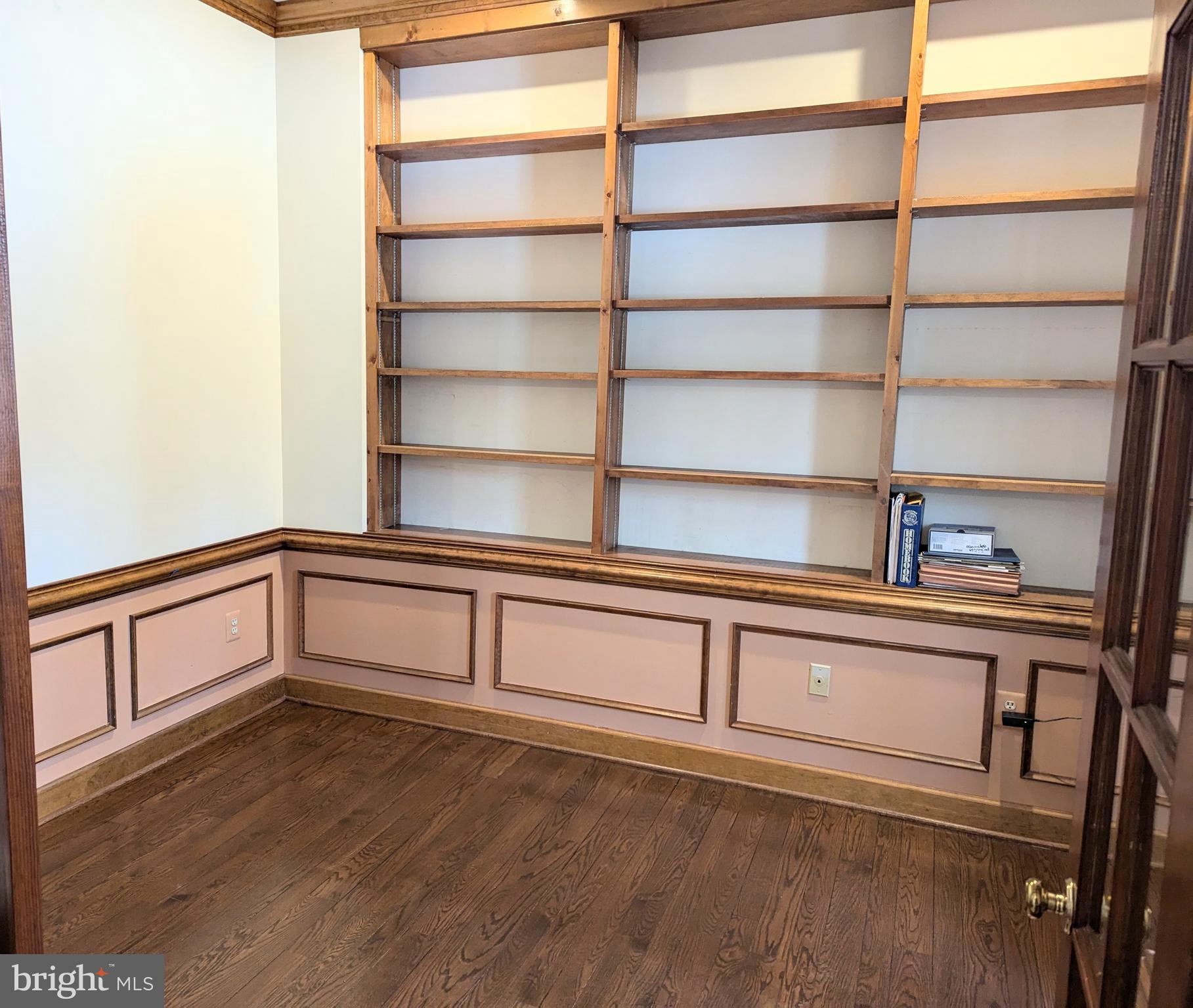 12388 Henderson Road Clifton, VA 20124 - Photo 19 of 47 Gallery Image 19