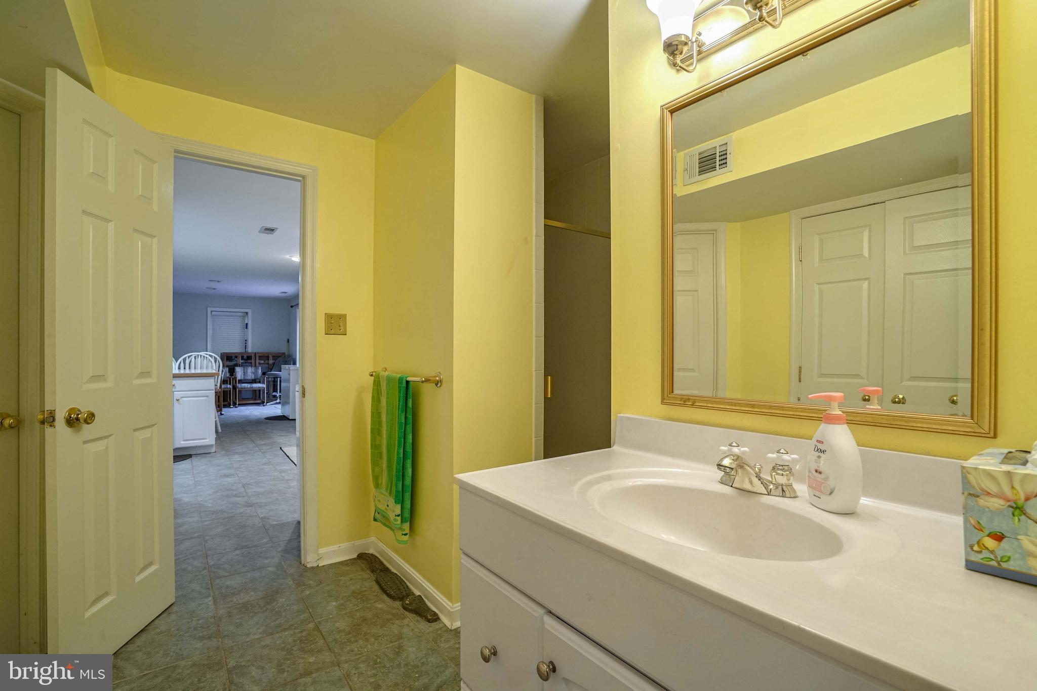 12388 Henderson Road Clifton, VA 20124 - Photo 32 of 47 Bathroom - Upper Level