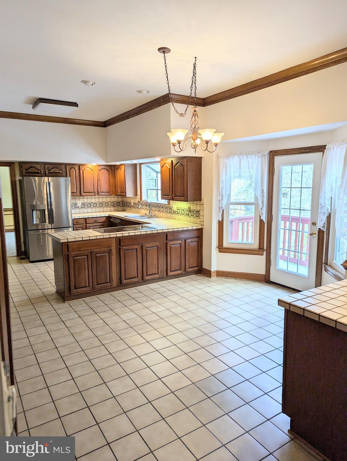 12388 Henderson Road Clifton, VA 20124 - Photo 8 of 47 Gallery Image 8