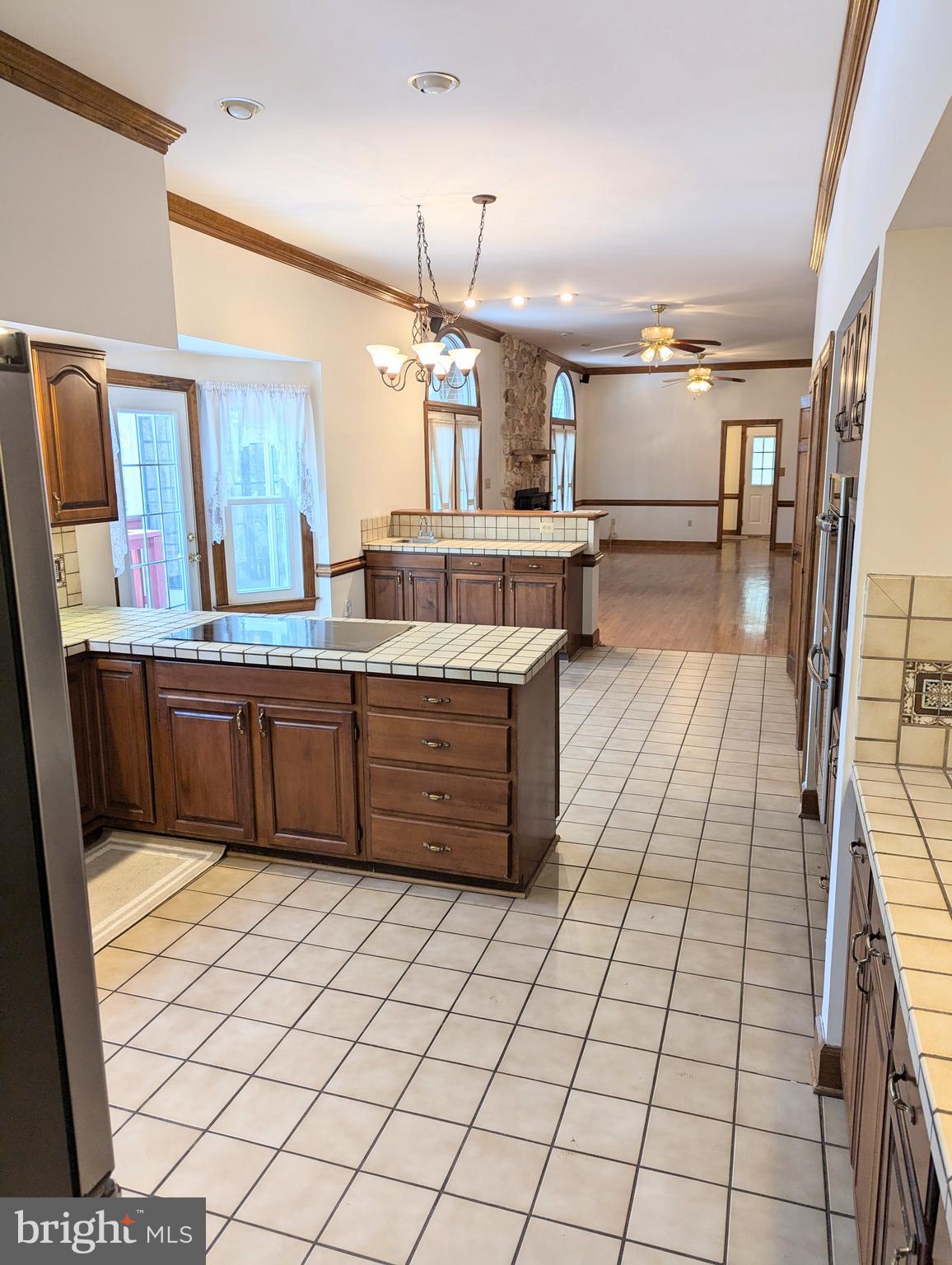 12388 Henderson Road Clifton, VA 20124 - Photo 9 of 47 Gallery Image 9