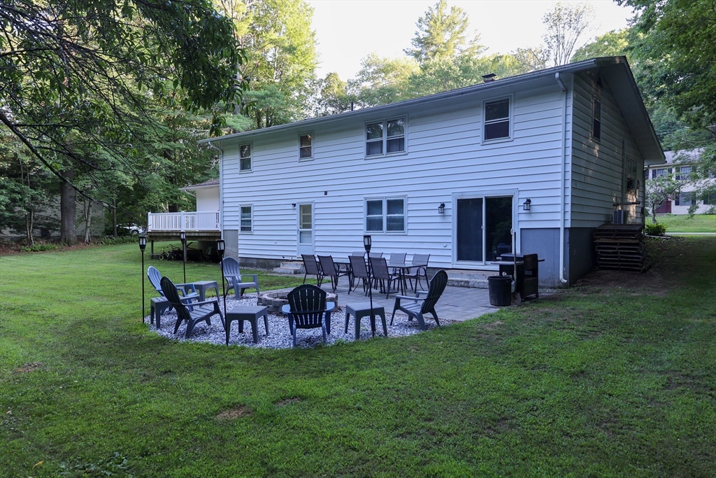 16 Debra Lane Barre, MA 01005 - Photo 4 of 38