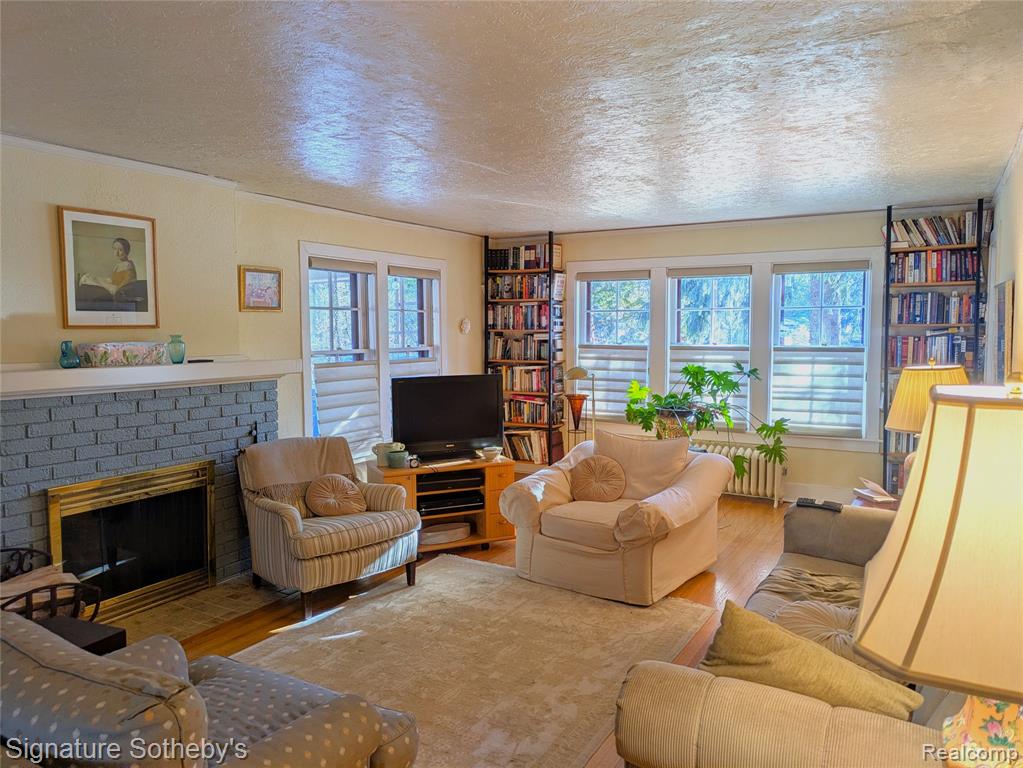 19470 Beverly Road Beverly Hills, MI 48025 - Photo 2 of 31