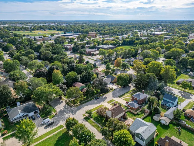 $435,000 | 1300 Wolff Avenue, Elgin, IL 60123