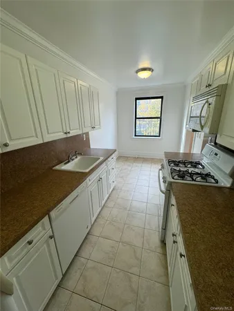$2,499 | 10 Wright Place, Unit C4, Scarsdale, NY 10583