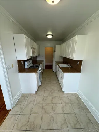 $2,499 | 10 Wright Place, Unit C4, Scarsdale, NY 10583