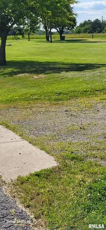 a view of a large yard