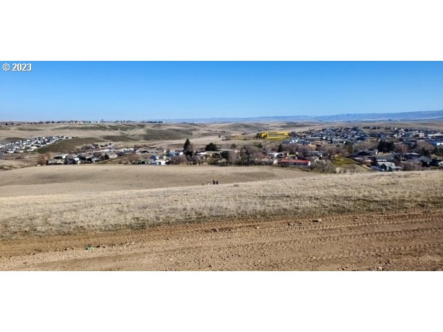 Southwest 18th Pendleton, OR 97801 - Photo 3 of 13