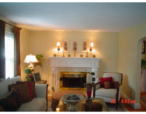 10 Regan Road Boston, MA 02124 - Photo 3 of 17 Gallery Image 3