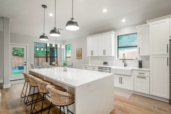 $499,900 | 146 South Holly Laurel Circle, The Woodlands, TX 77382