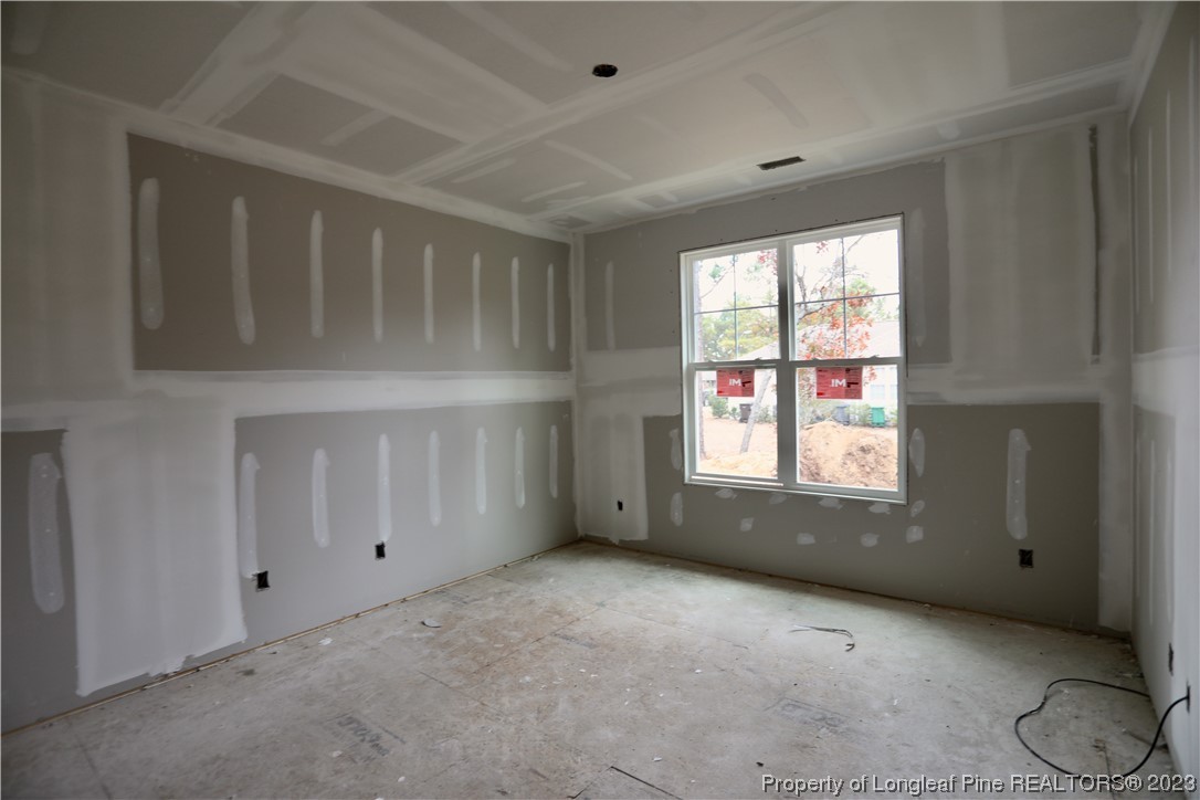 5 Gilmore Road Pinehurst, NC 28374 - Photo 13 of 19 an empty room with windows