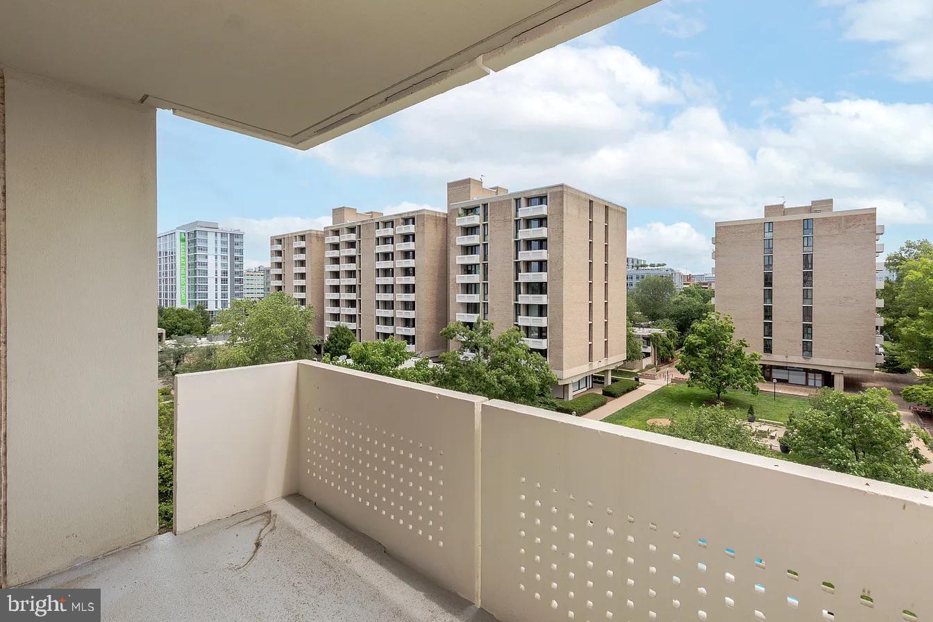 1250 4th Street Southwest, Unit W403 Washington, DC 20024 - Photo 19 of 30 a view of balcony with city view