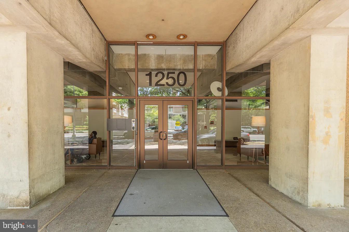 1250 4th Street Southwest, Unit W403 Washington, DC 20024 - Photo 23 of 30 a view of an entryway with a glass door shower