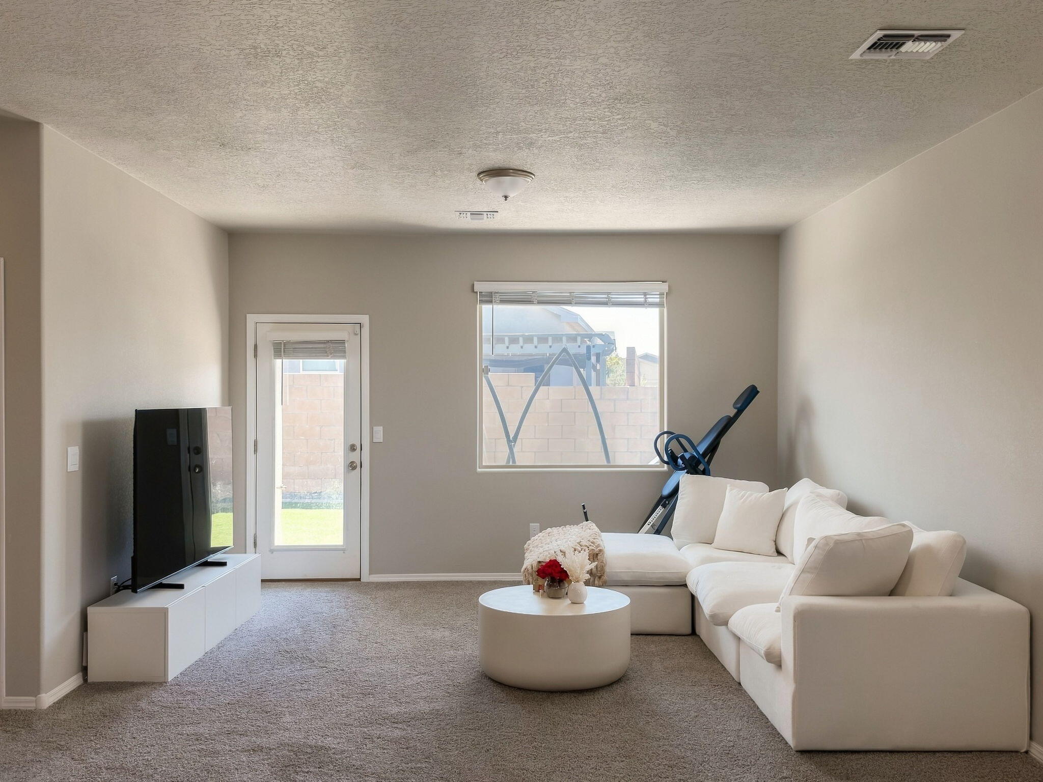 4810 Mount Salas Street Northeast Rio Rancho, NM 87144 - Photo 3 of 40 Gallery Image 3