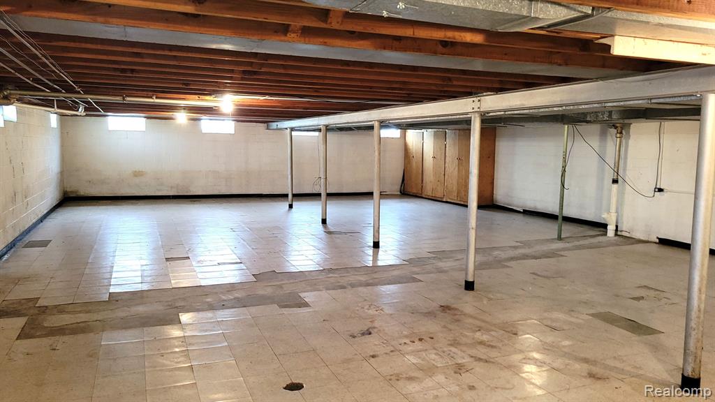 3760 West Maple Road Bloomfield Hills, MI 48301 - Photo 33 of 38 Gallery Image 33
