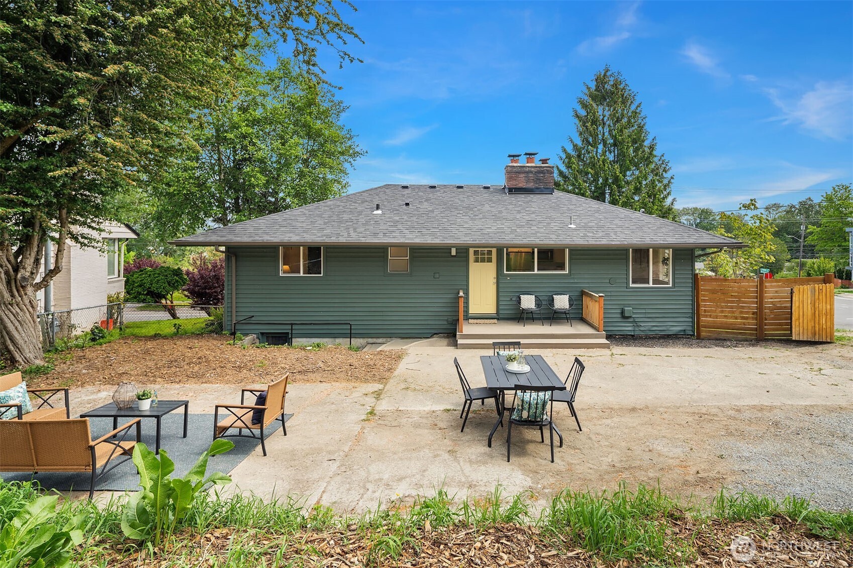 9275 Renton Avenue South Seattle, WA 98118 - Photo 29 of 34
