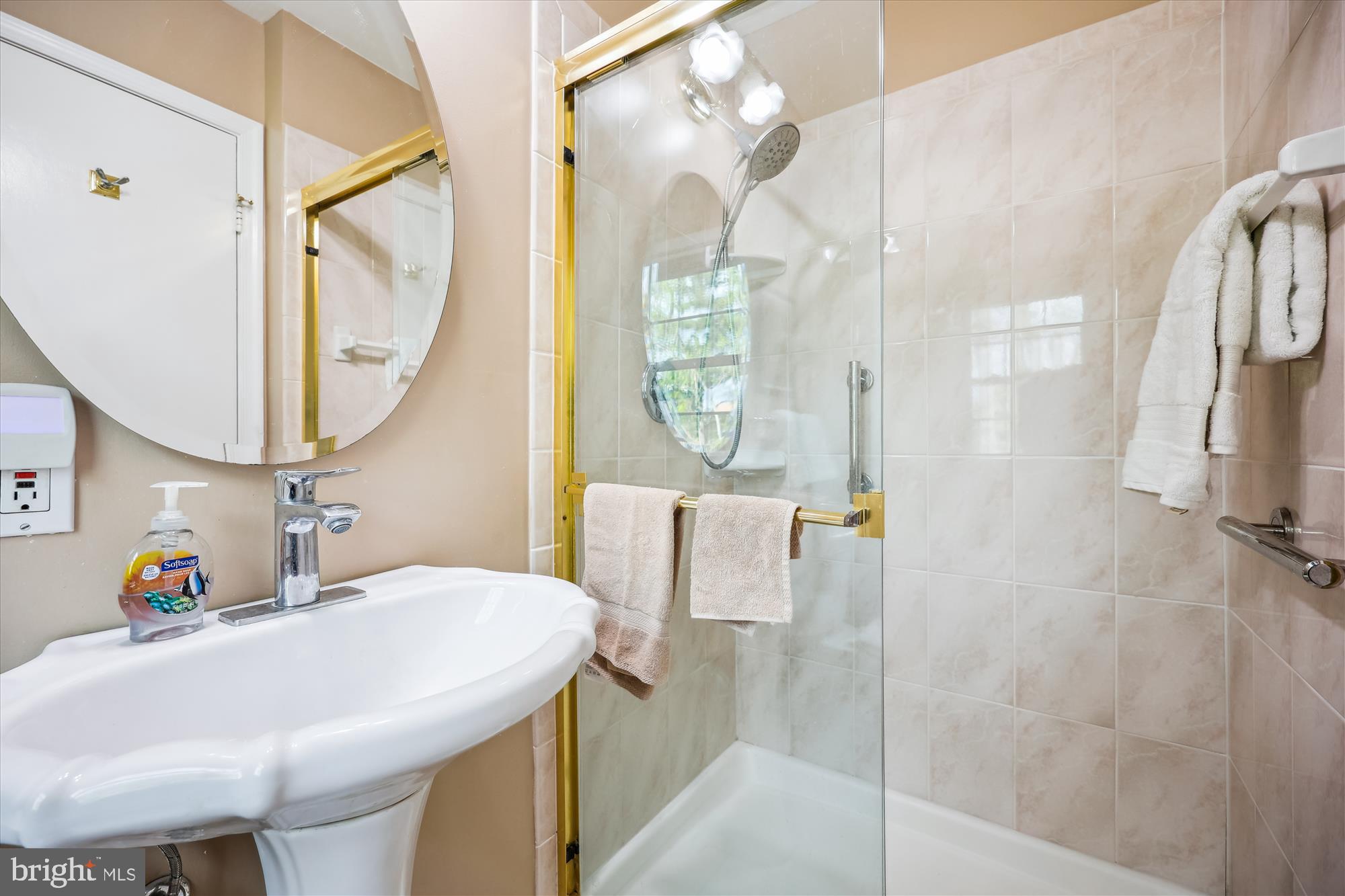 2183 Stratton Drive Potomac, MD 20854 - Photo 28 of 48 a en suite bathroom with a sink and a mirror