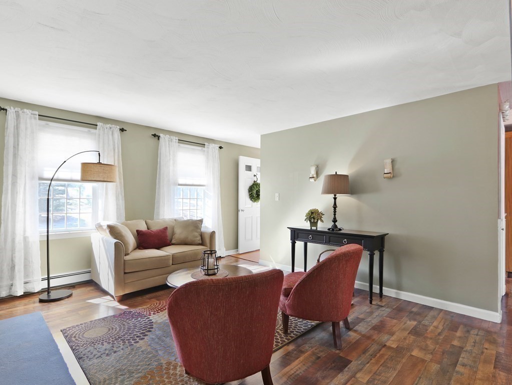 19 Westcott Road Hopedale, MA 01747 - Photo 4 of 36 Gallery Image 4