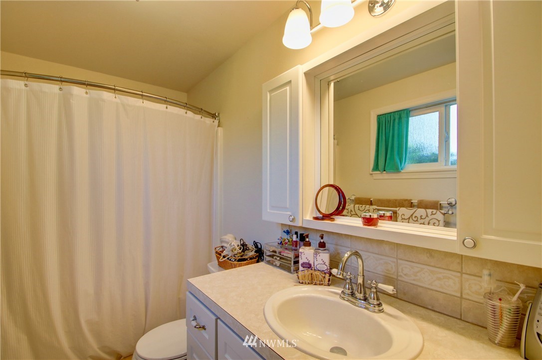 2410 Francis Road Mount Vernon, WA 98273 - Photo 19 of 39 Gallery Image 19