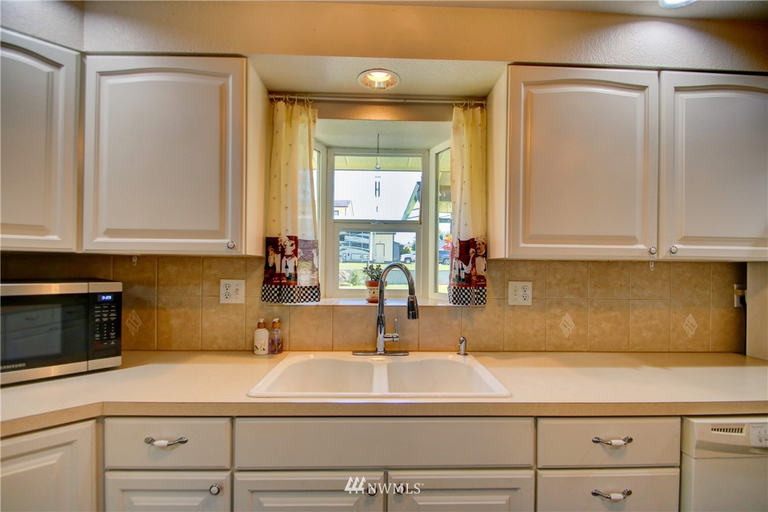 2410 Francis Road Mount Vernon, WA 98273 - Photo 9 of 39 Gallery Image 9