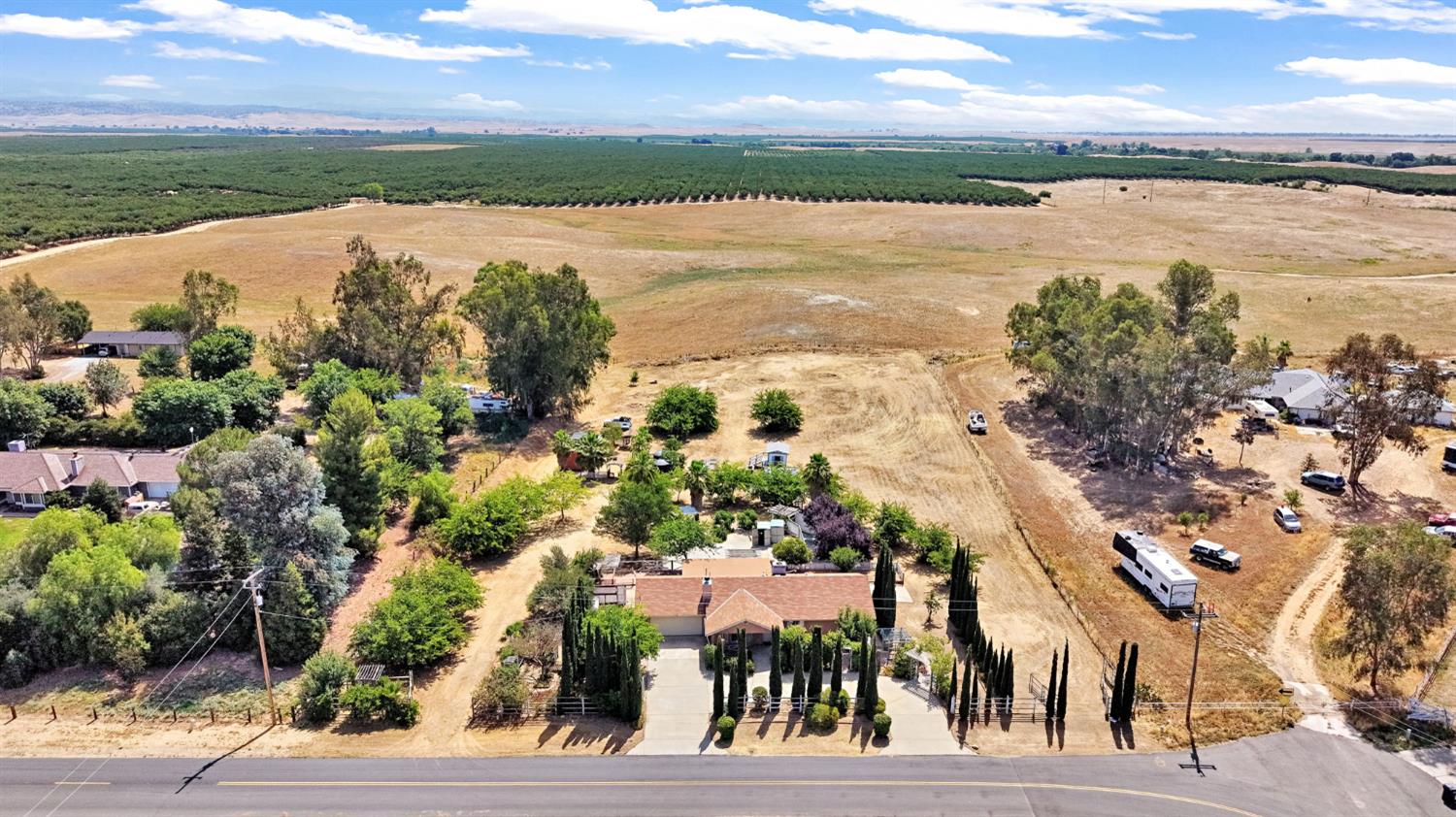 19609 Claremont Road Madera, CA 93638 - Photo 5 of 44