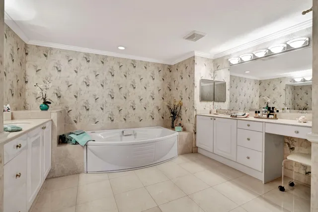 $2,850,000 | 750 Ocean Royale Way, Unit 603, Juno Beach, FL 33408