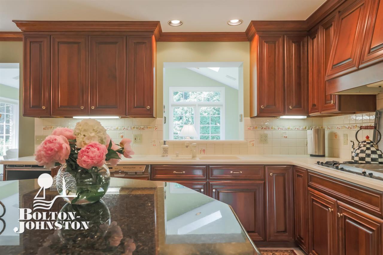 69 Belle Meade Road Grosse Pointe, MI 48236 - Photo 8 of 33 Bright!
