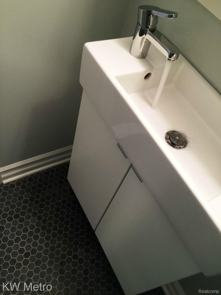 610 Stratford Road Ferndale, MI 48220 - Photo 26 of 36 IMG_8510.jpg