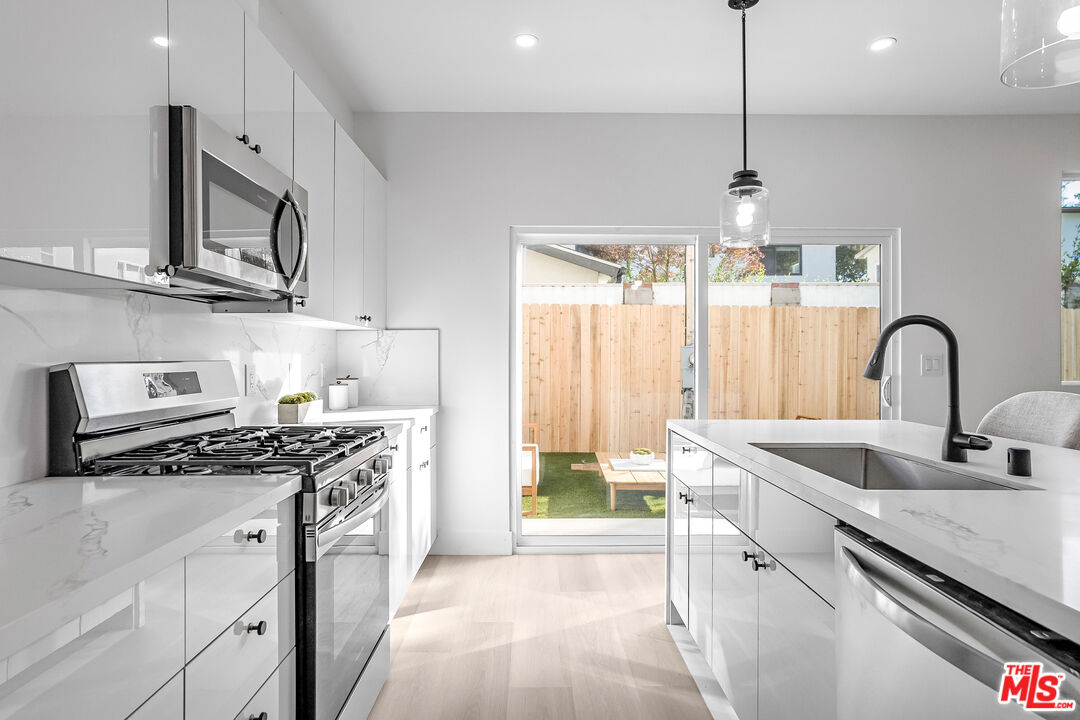 5832 David Avenue, Unit 3 Los Angeles, CA 90034 - Photo 11 of 46