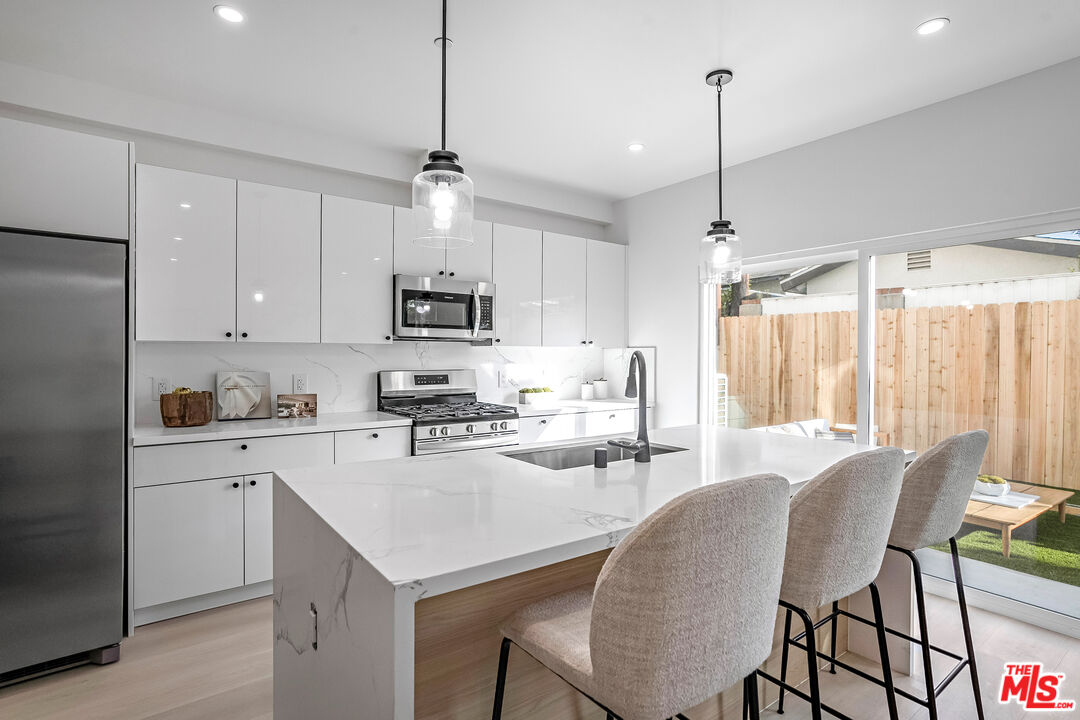 5832 David Avenue, Unit 3 Los Angeles, CA 90034 - Photo 9 of 46