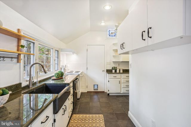 $500,000 | 315 Grove Avenue, Washington Grove, MD 20880