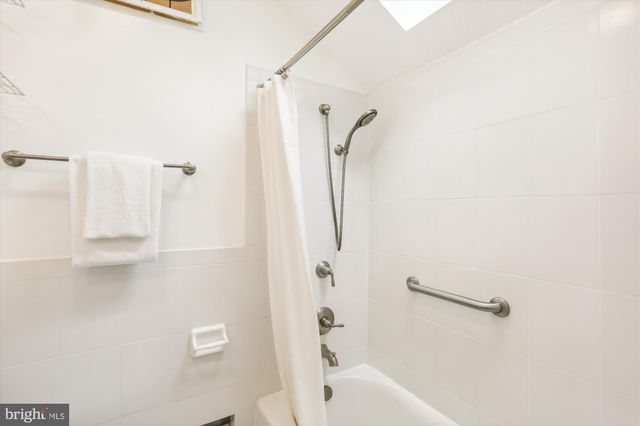 $500,000 | 315 Grove Avenue, Washington Grove, MD 20880