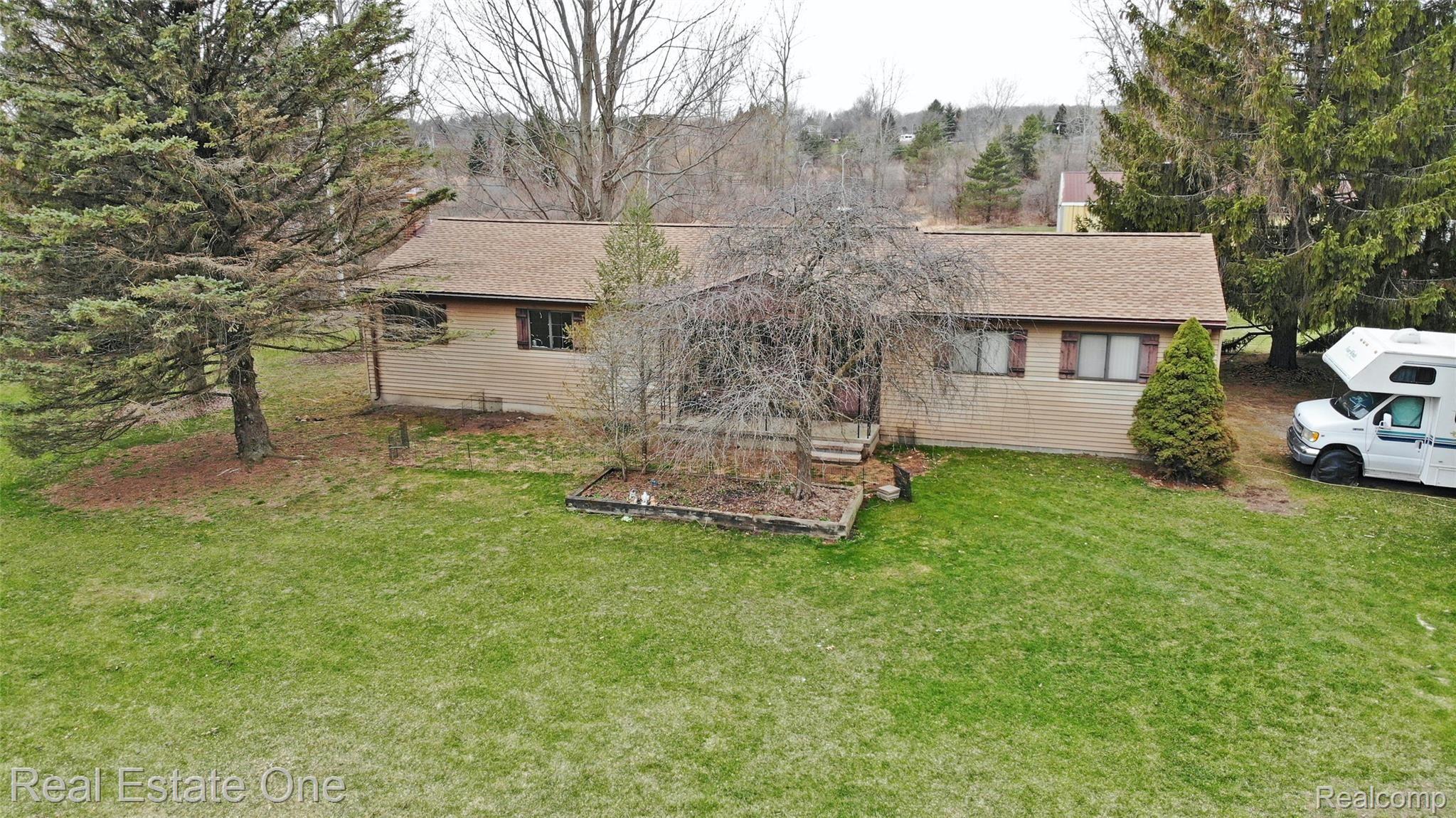 940 South Hurd Road Oxford, MI 48371 - Photo 1 of 57 1) Aerial Front.jpg