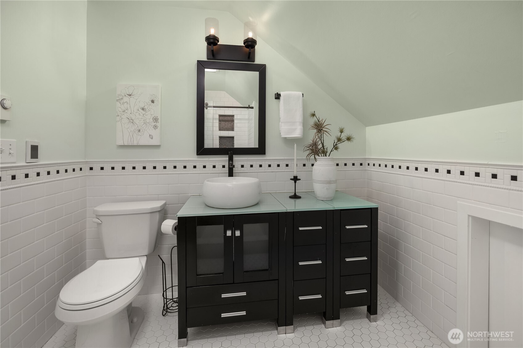 907 Northeast 72nd Street Seattle, WA 98115 - Photo 14 of 39