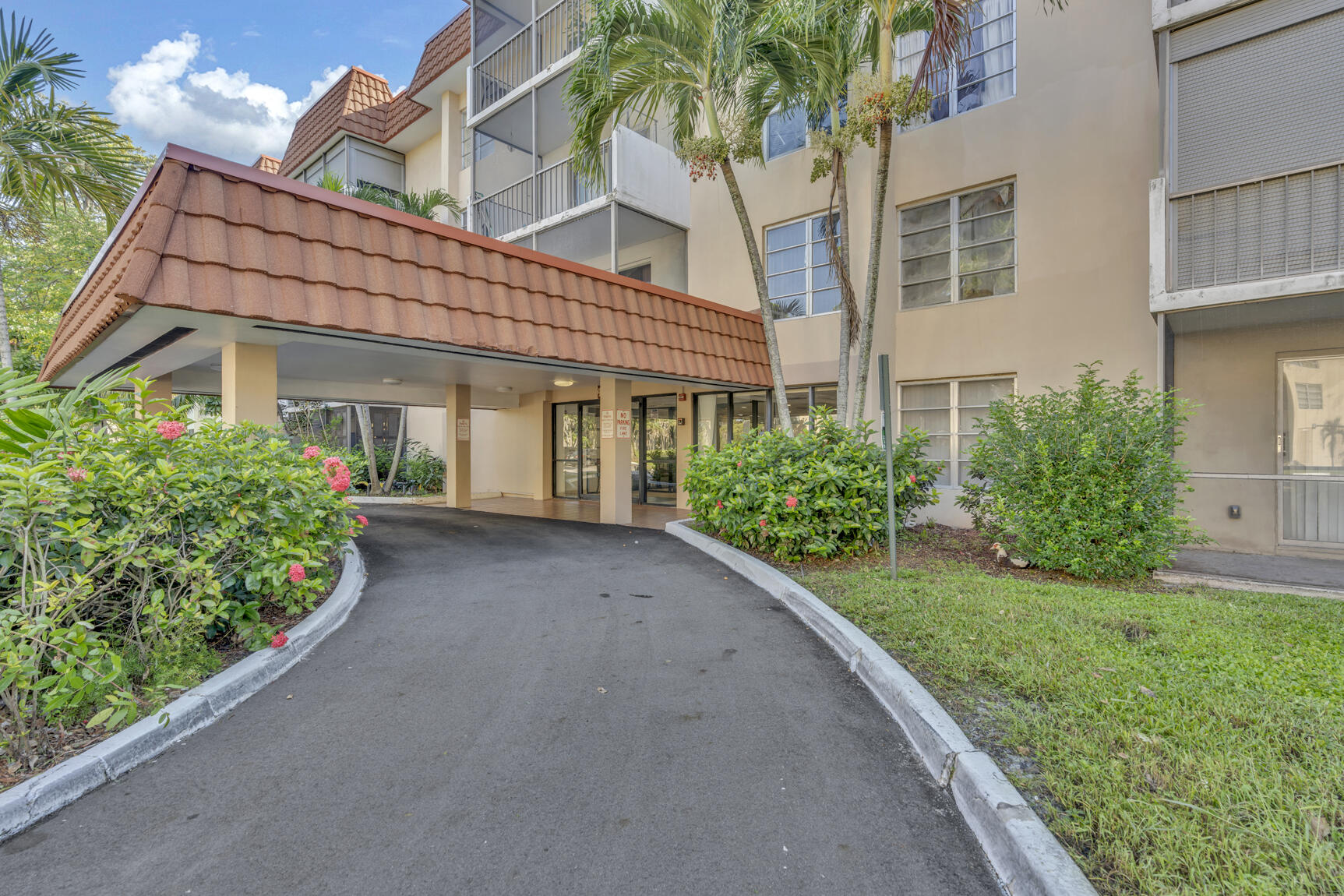 4166 Inverrary Drive, Unit 304 Lauderhill, FL 33319 - Photo 9 of 31 DSC02225