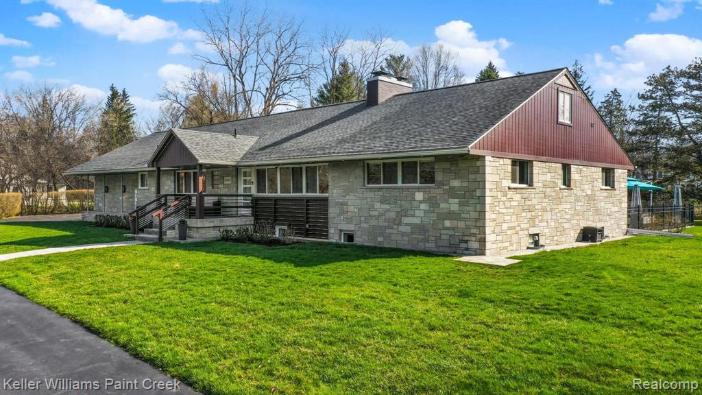 32300 Bingham Road Bingham Farms, MI 48025 - Photo 4 of 58