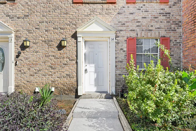 a view of a pathway along a building