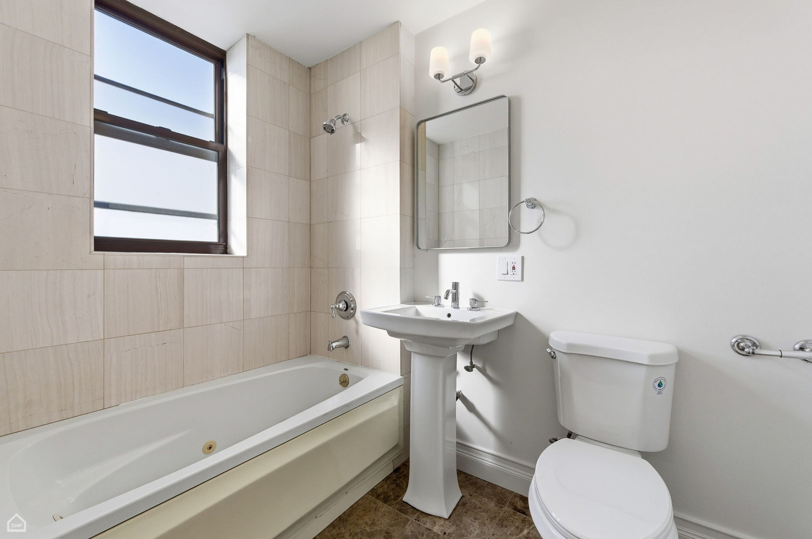 7301 North Sheridan Road, Unit 901 Chicago, IL 60626 - Photo 11 of 18 a bathroom with a sink a toilet and bathtub