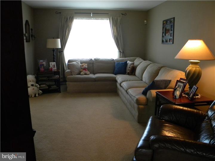 188 South View Road Fleetwood, PA 19522 - Photo 8 of 25 Living Room