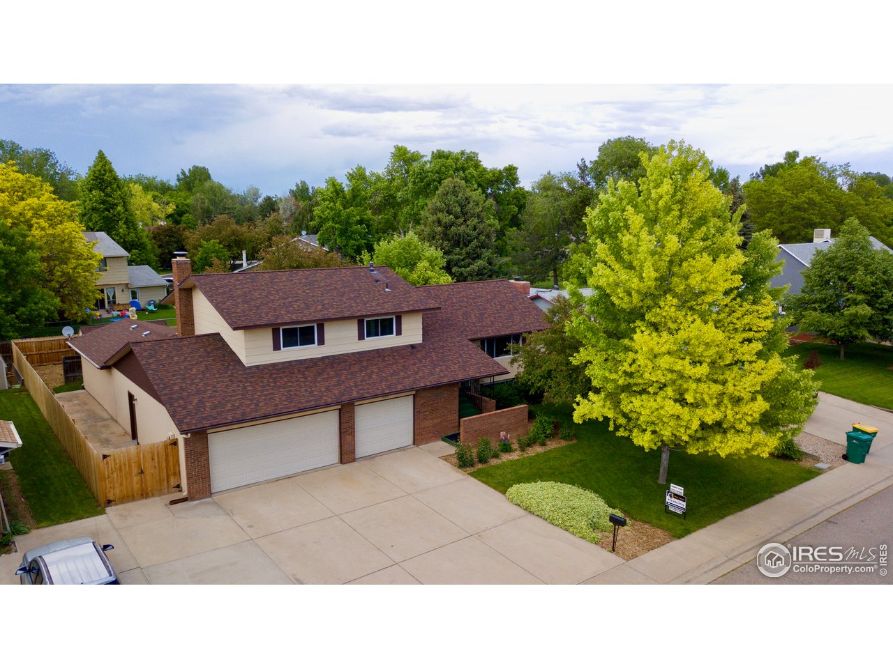 526 Del Clair Road Fort Collins, CO 80525 - Photo 16 of 40 Large driveway w/ additional side parking/storage