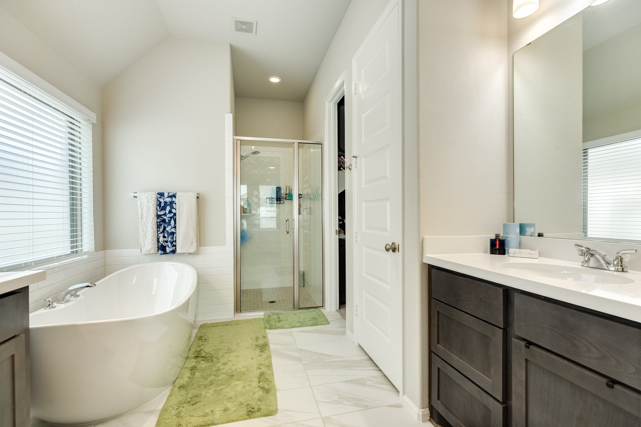 5138 Walnut Grv Lane Manvel, TX 77578 - Photo 25 of 43 a bathroom with a tub sink shower and mirror