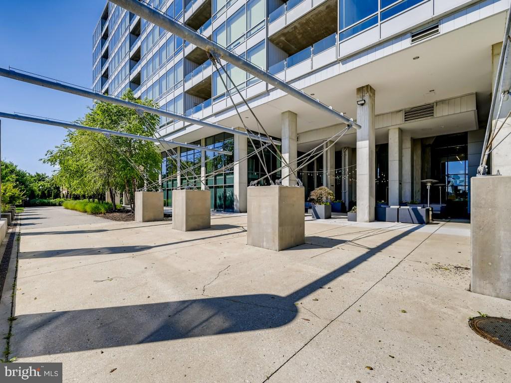 1200 Steuart Street, Unit 720 Baltimore, MD 21230 - Photo 54 of 79 Patio - community amenity