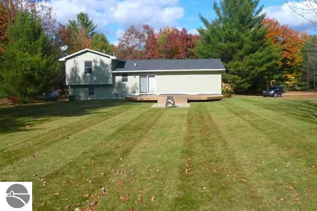 5217 Vinton Road Williamsburg, MI 49690 - Photo 5 of 15 1721388-4.JPG