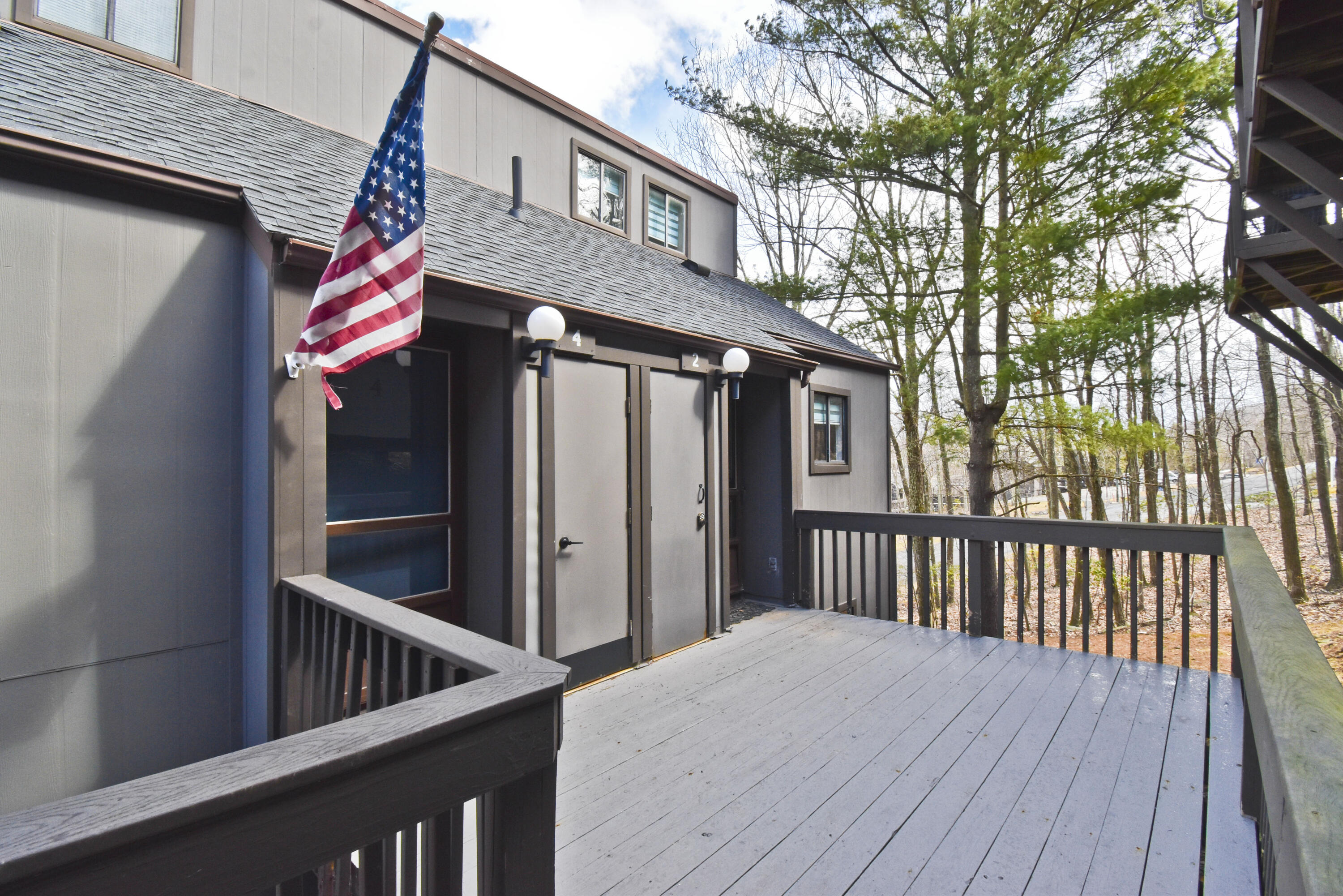 4 Middle Village Way Tannersville, PA 18372 - Photo 21 of 36 a view of entryway