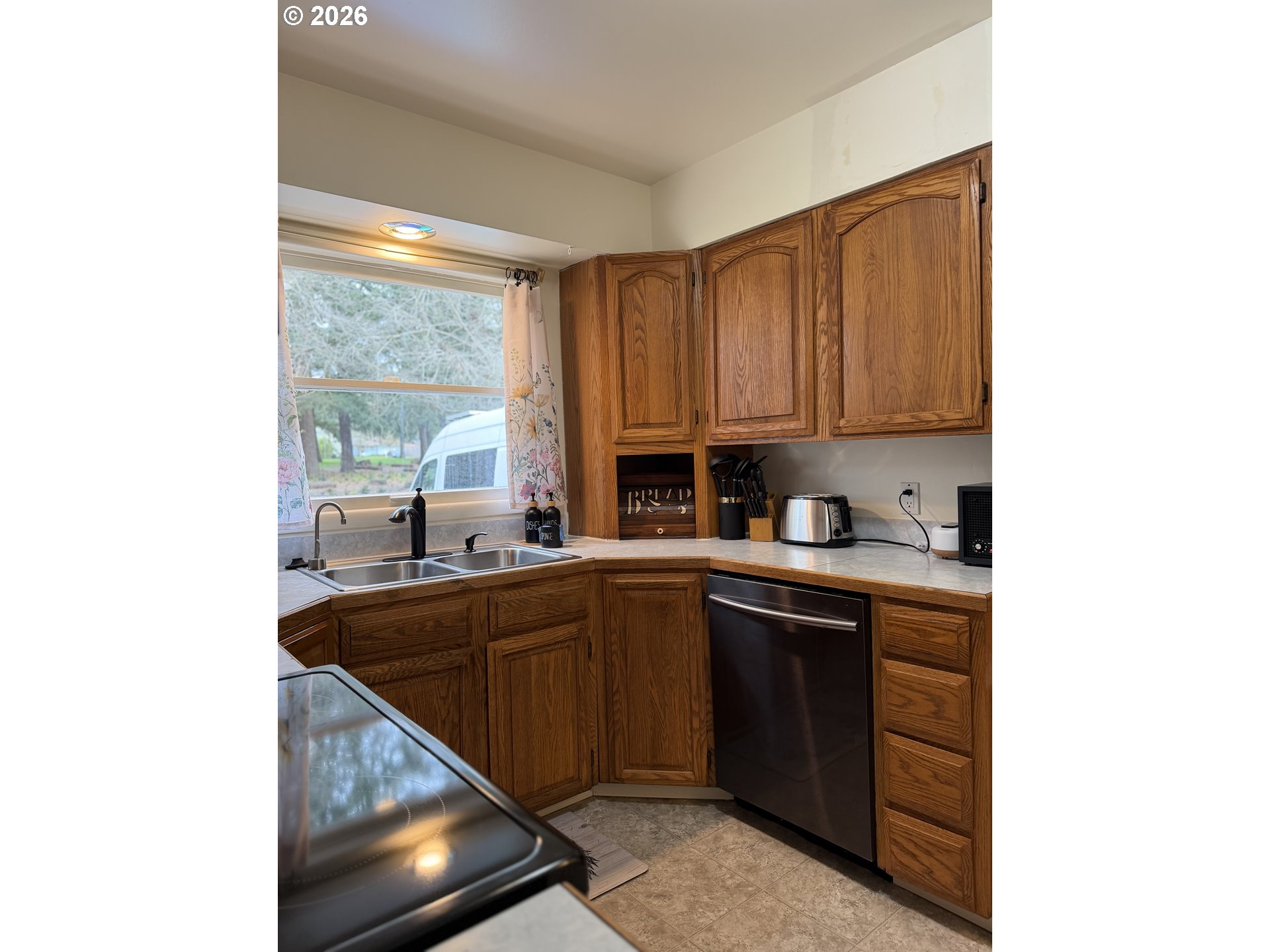 8906 Northeast Hancock Street Portland, OR 97220 - Photo 13 of 39