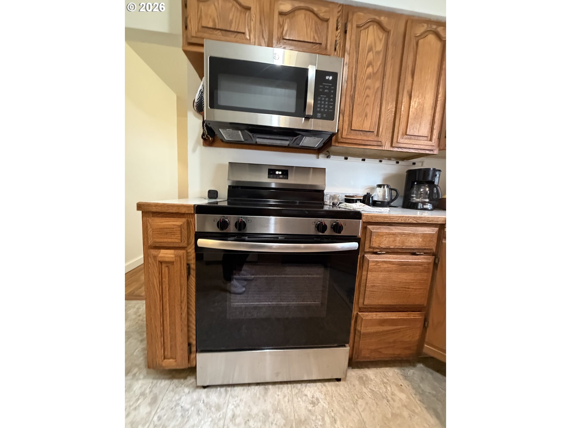 8906 Northeast Hancock Street Portland, OR 97220 - Photo 14 of 39