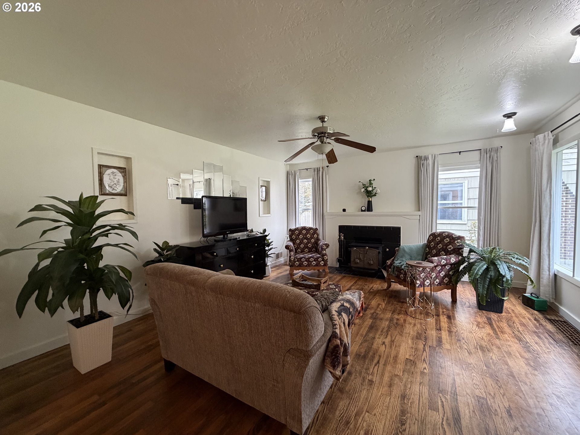 8906 Northeast Hancock Street Portland, OR 97220 - Photo 15 of 39