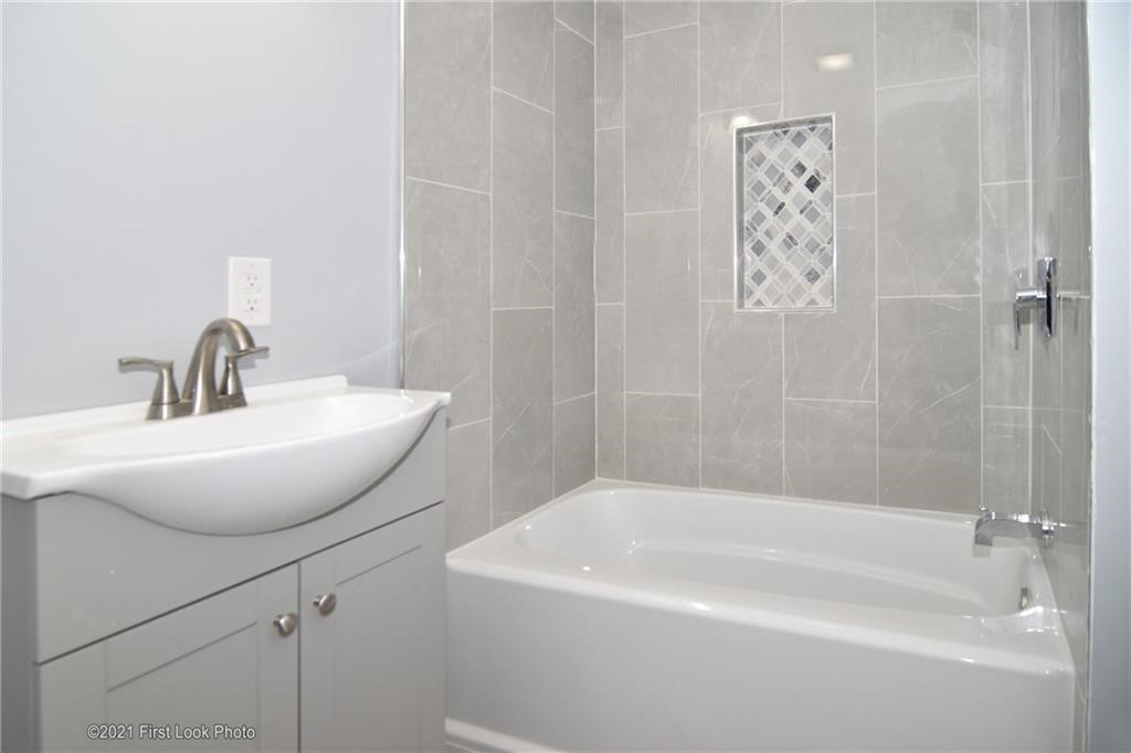 135 Randolph Avenue, Unit 1 Tiverton, RI 02878 - Photo 10 of 14