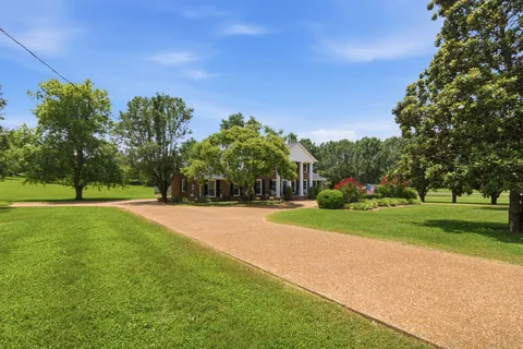 $749,900 | 1004 Longview Drive, Hendersonville, TN 37075