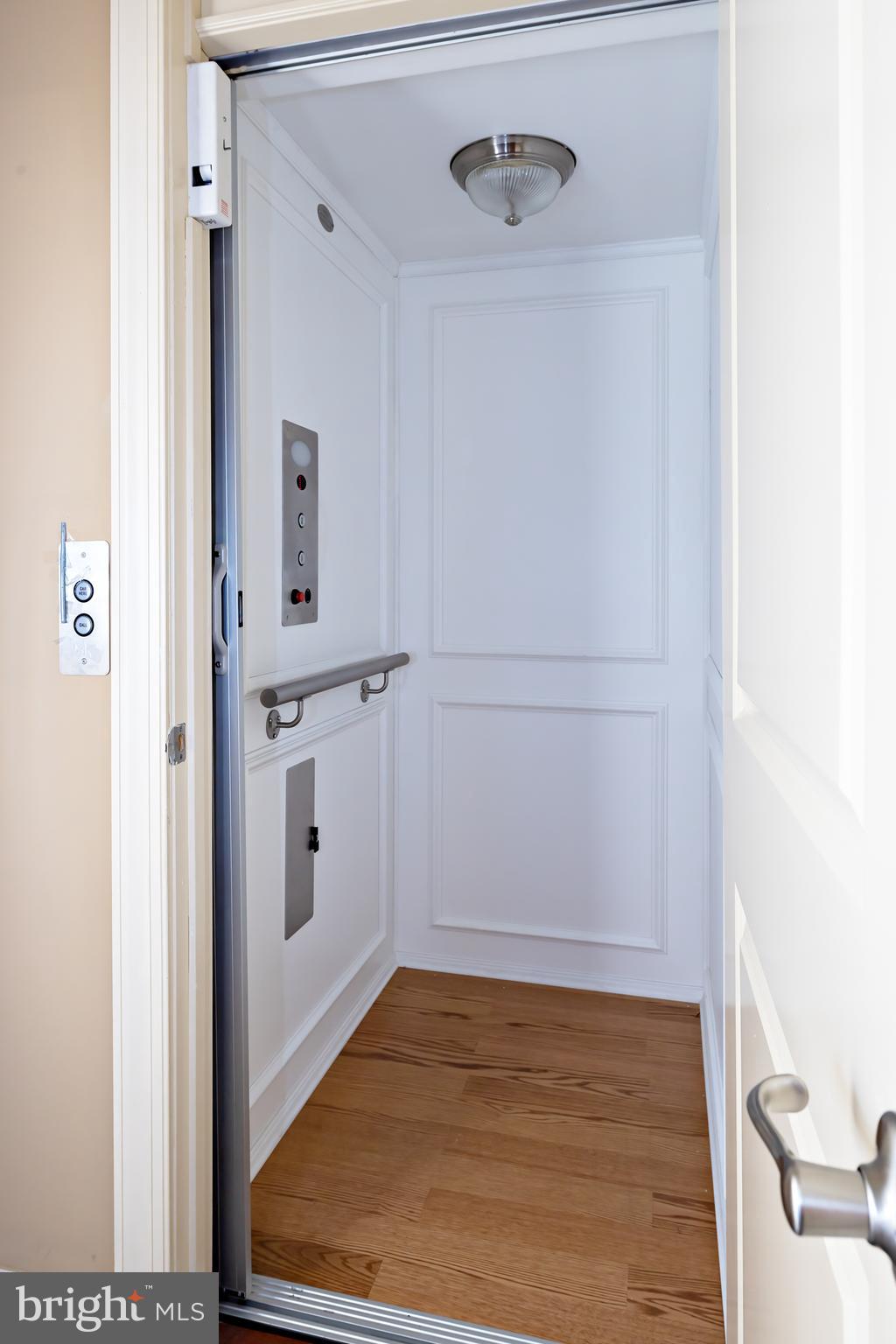 35 Genova Drive West Berlin, NJ 08091 - Photo 27 of 50 elevator