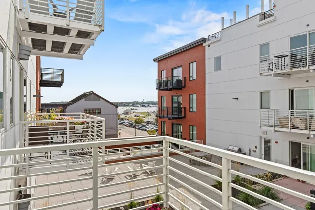 $659,000 | 383 Commercial Street, Unit 405, Portland, ME 04101